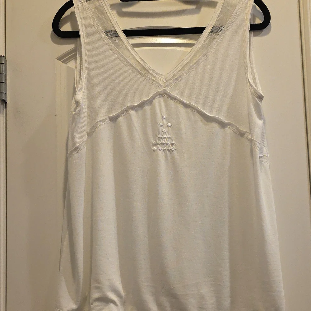 EUC POL Small White V-Neck Women's Tank Top - Picture 2 of 5